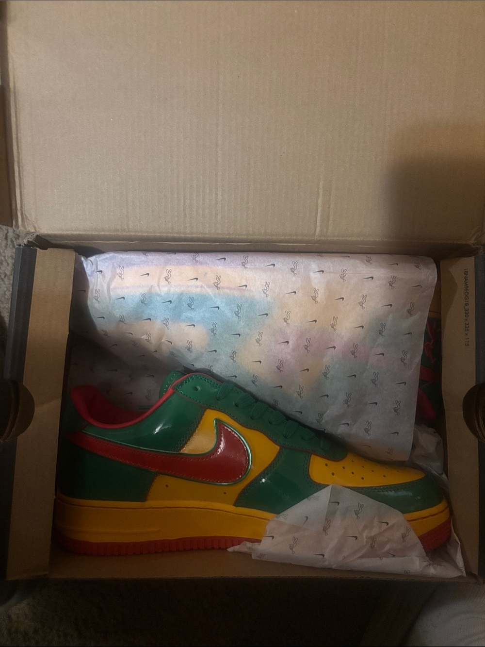 Nike Low-Top Sneaker in Green/Yellow/Red